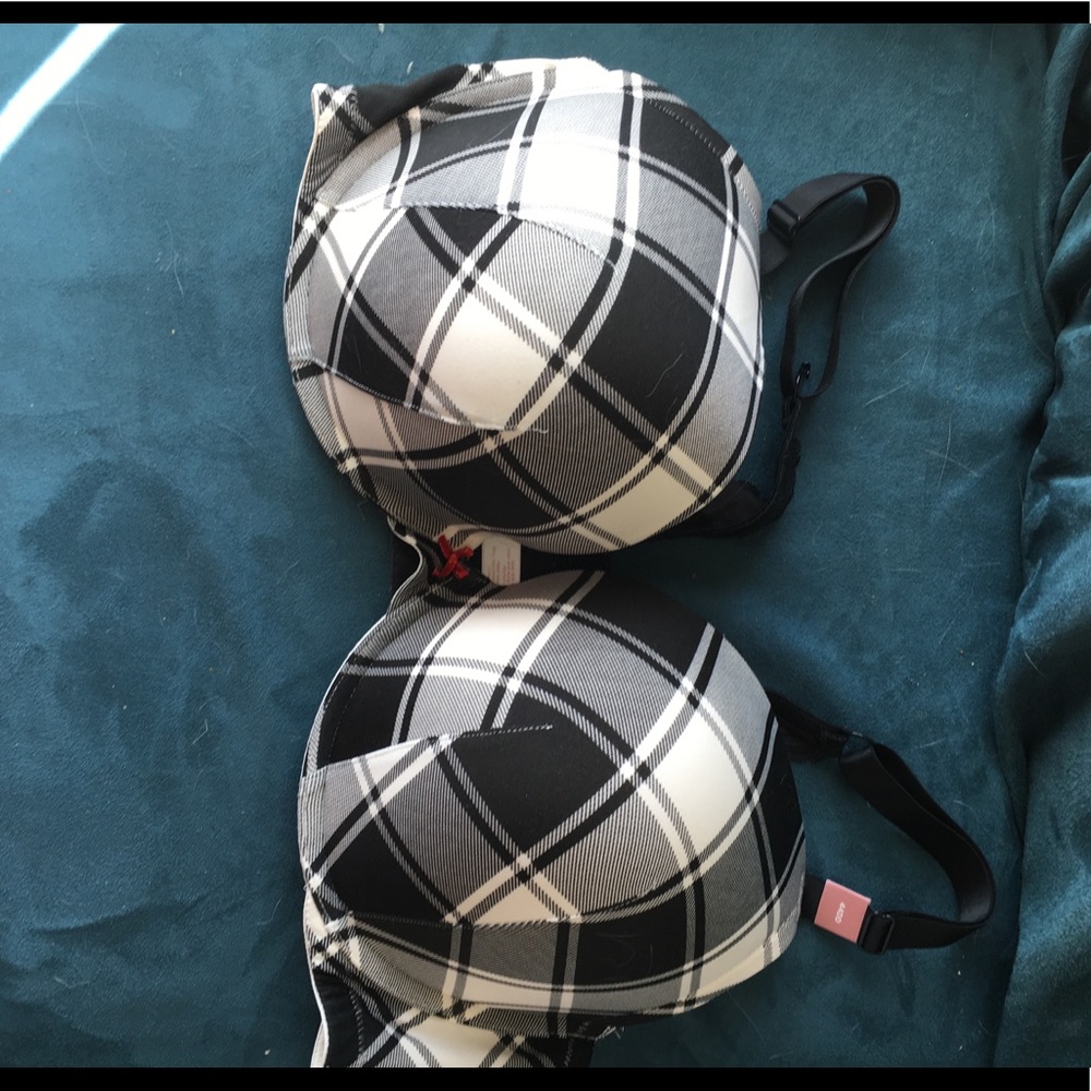 Brand new LB bra. Plunge. 44DD